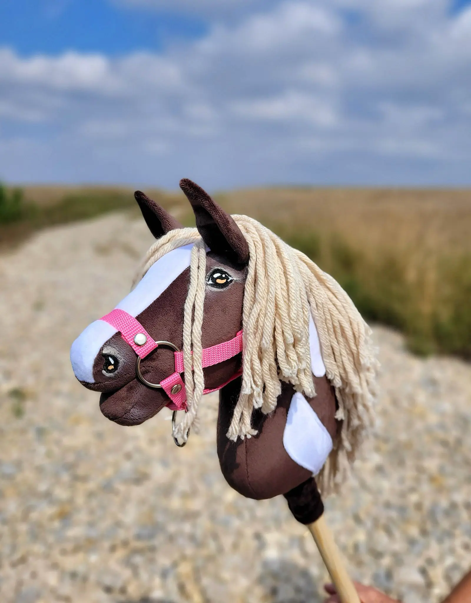 dunkelbraunes Westernpferd mit beiger Mähne | Premium Steckenpferd | Größe A4 – Bild 4