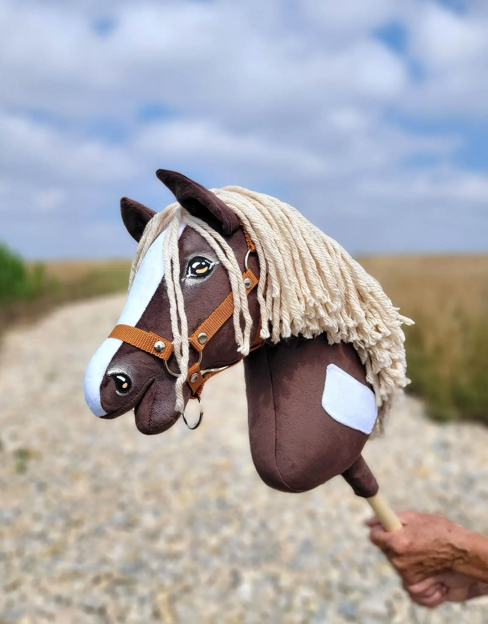 braunes Westernpferd | Premium Steckenpferd | Größe A3 – Bild 4