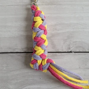 Alternative view of geflochtener Anbinder für Steckenpferde | Dunkelrosa - Violett - Gelb